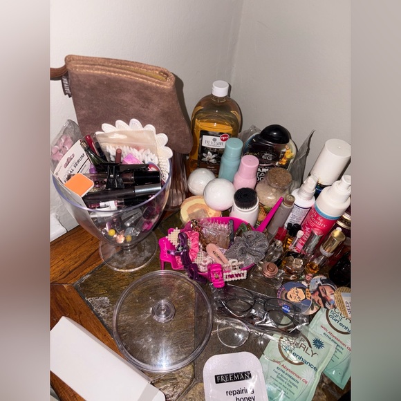 MEGA BEAUTY AND MAKE UP BUNDLE - Picture 7 of 8